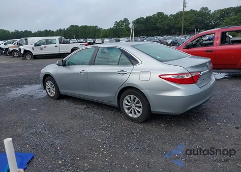 2017 Toyota Camry Le/Xle/Se/Xse z USA, uszkodzony, nr VIN 4T1BF1FK3HU386077